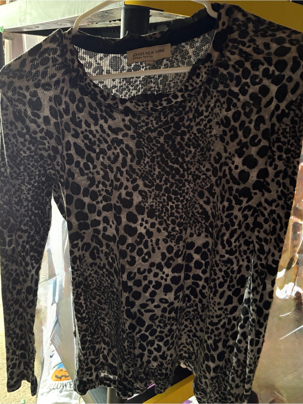 Jones New York Black and White Leopard-Print Long Sleeve Top